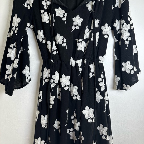 Le Lis Mini Black with white Embroidered Floral Dress Size S - Picture 9 of 11